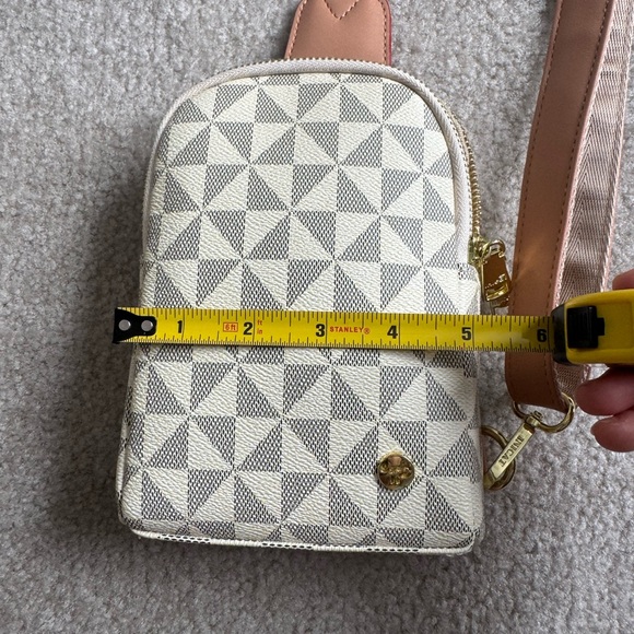 Geometric Patterned Sling bag - Picture 7 of 8